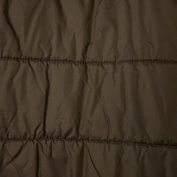 Black puffer jacket, zip front, multi pockets, 2XL. Super warm and lightweight. - Picture 4 of 7